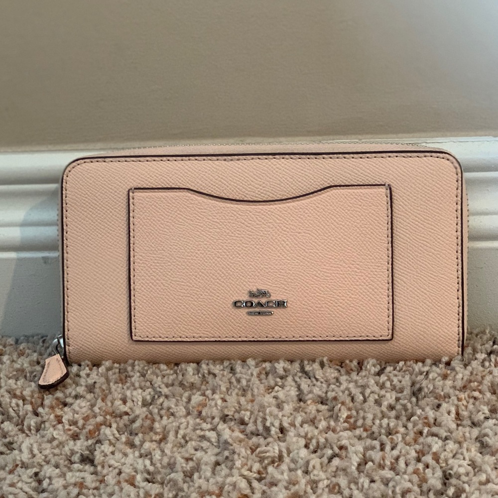 COACH Zip Around Wallet - Light Pink